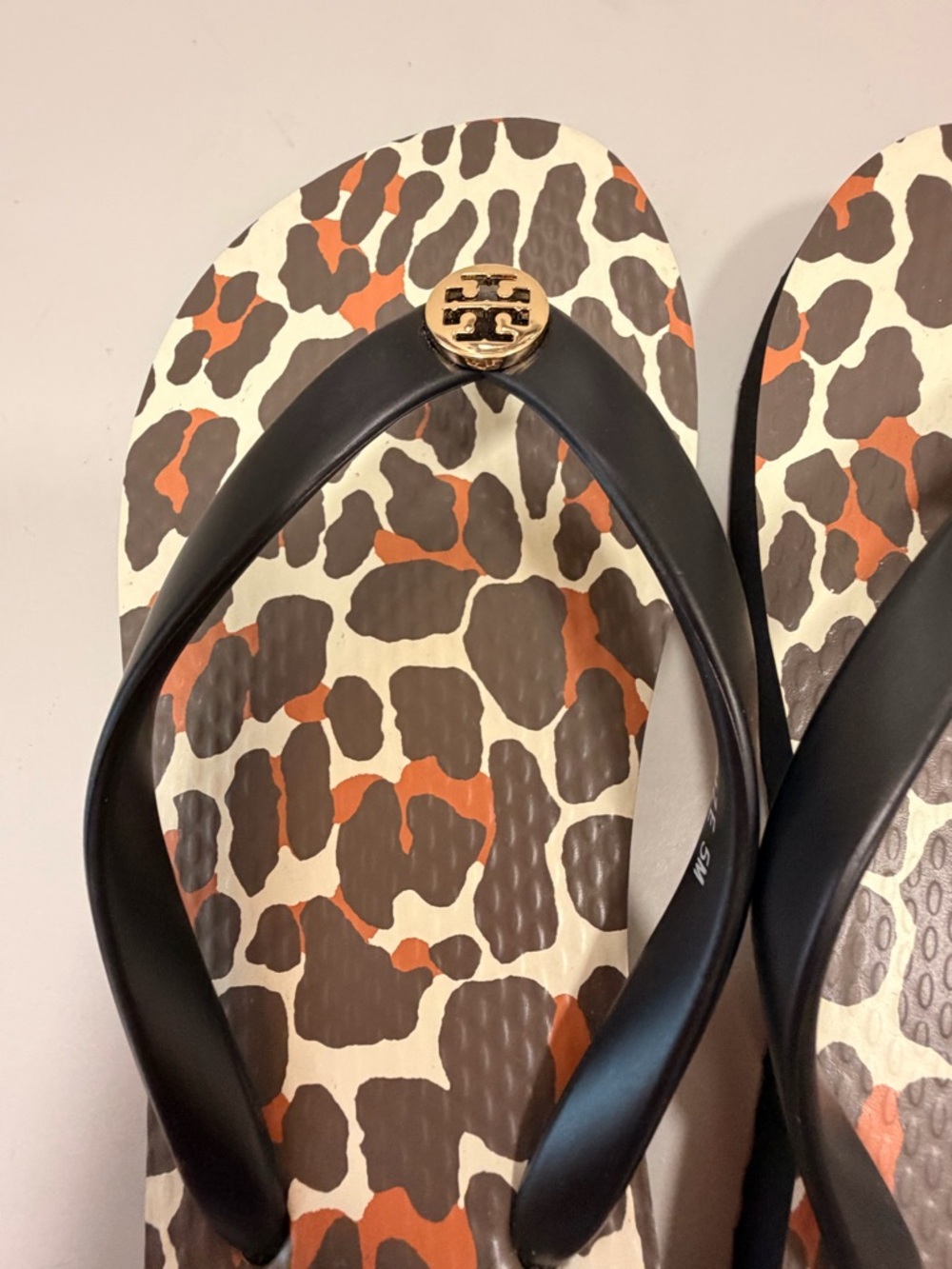 Tory Burch Black Strap Leopard Print Flip Flops - Picture 6 of 10
